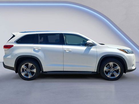 Used 2018 Toyota Highlander Limited Platinum AWD/4WD image 2