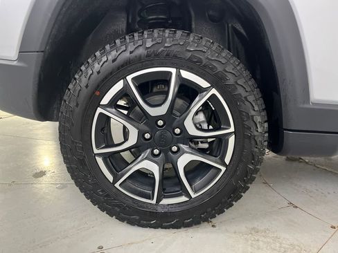 Used 2024 Jeep Compass Trailhawk image 17