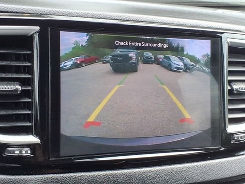 Used 2023 Chrysler Pacifica Touring-L FWD image 20