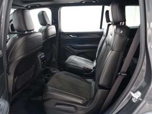 Used 2023 Jeep Grand Cherokee L Laredo image 32