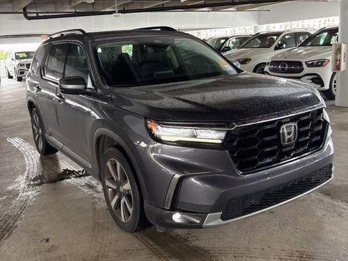 Used 2024 Honda Pilot Touring image 11