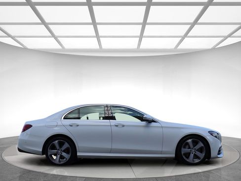 Used 2017 Mercedes-Benz E 300 4MATIC image 5