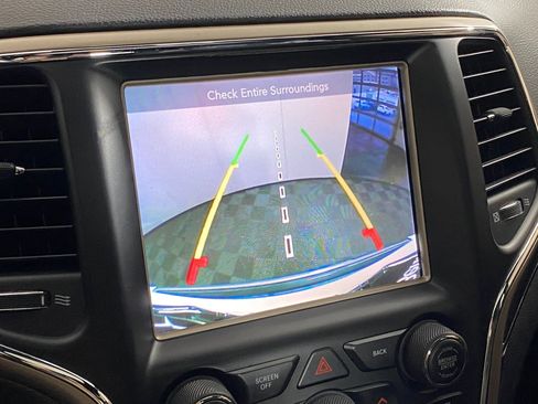 Used 2017 Jeep Grand Cherokee Limited image 26