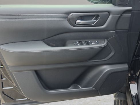Used 2025 Nissan Armada SV AWD/4WD image 19