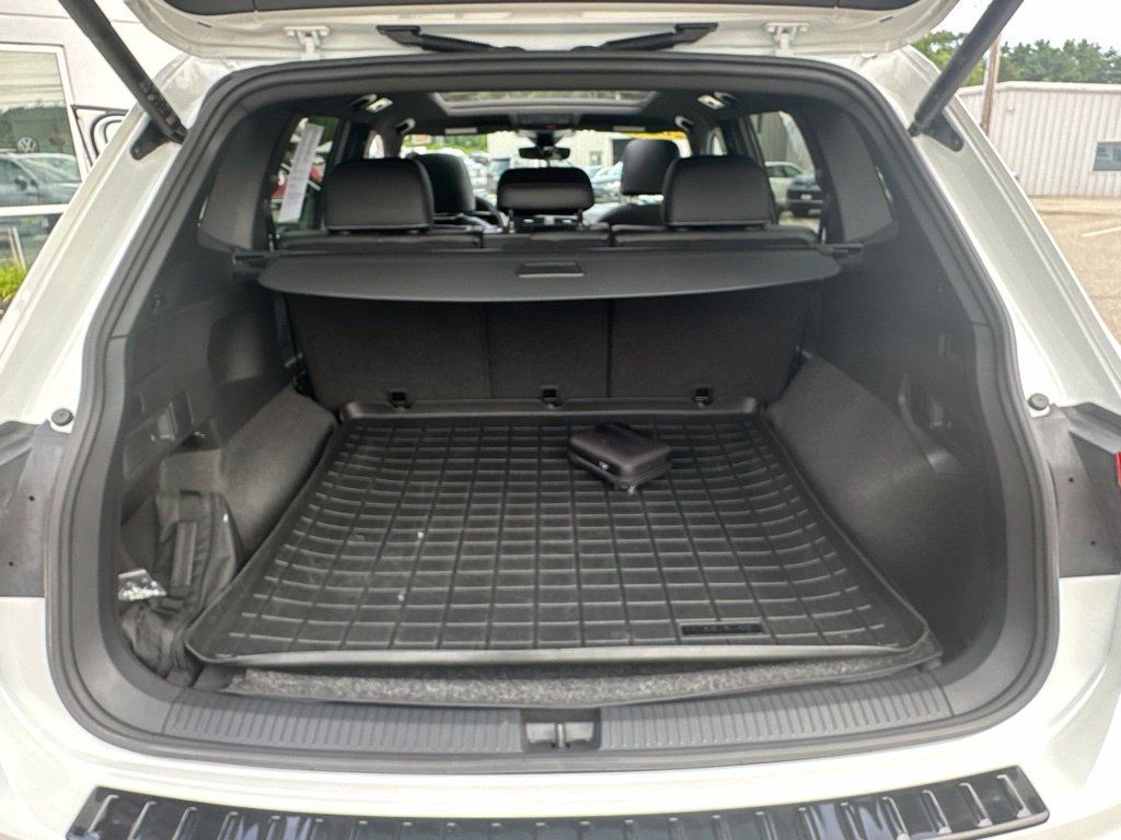 Used 2024 Volkswagen Tiguan SE R-Line AWD/4WD image 30