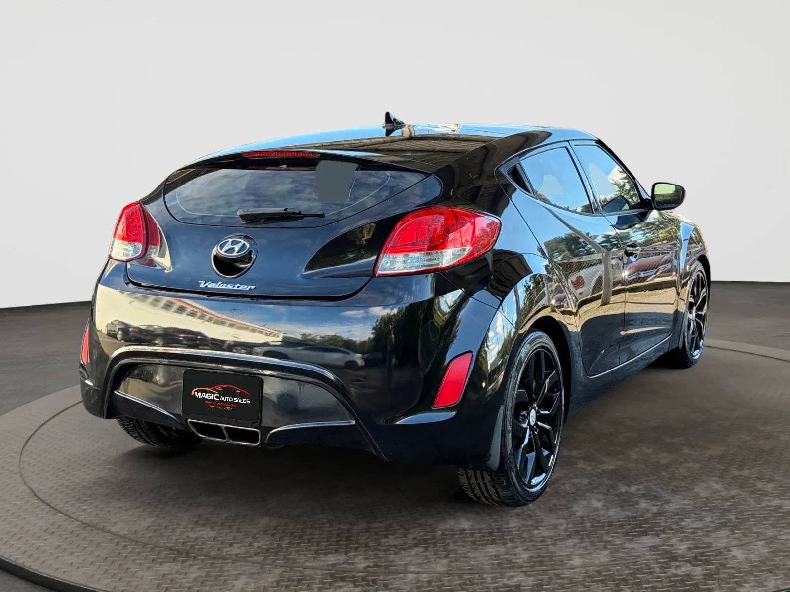 Used 2013 Hyundai Veloster w/ Style Pkg FWD image 10