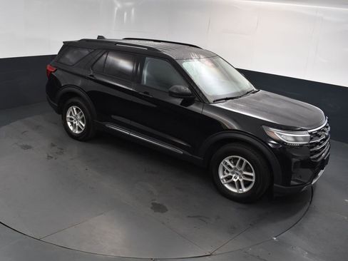 Used 2025 Ford Explorer Active image 30