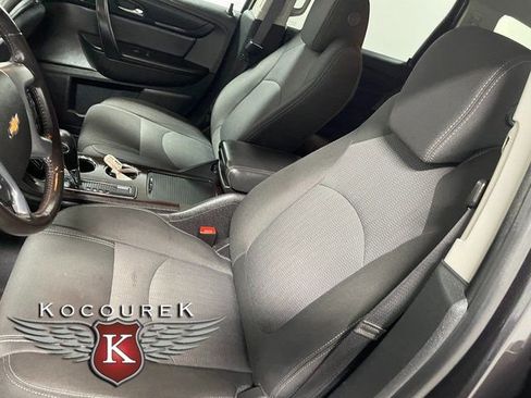 Used 2017 Chevrolet Traverse LT image 12
