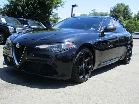 Used 2018 Alfa Romeo Giulia Ti Sport w/ Quick Order Package 22S Sport AWD/4WD image 3