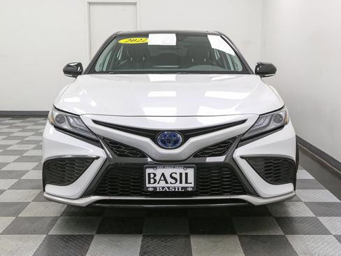 Used 2022 Toyota Camry XSE image 3