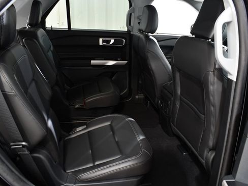Used 2024 Ford Explorer XLT w/ Equipment Group 202A AWD/4WD image 19