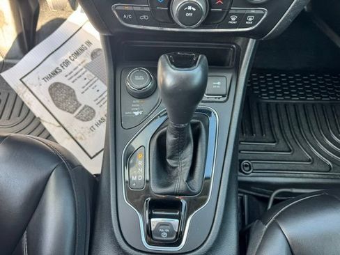 Used 2019 Jeep Cherokee Latitude Plus AWD/4WD image 15