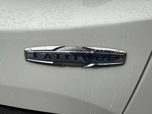 Used 2017 Jeep Renegade Latitude w/ Cold Weather Group image 13