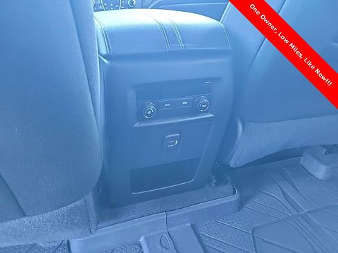 Used 2023 Chevrolet Traverse LT image 36