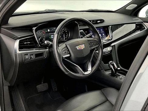 Used 2025 Cadillac XT6 Premium Luxury image 17
