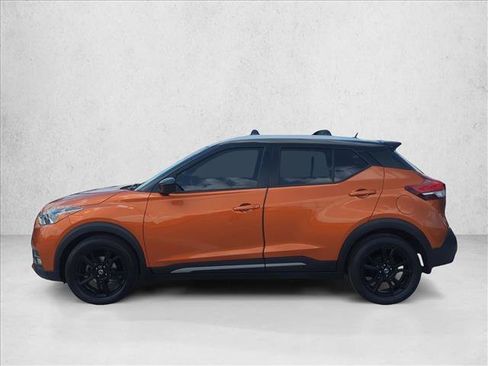 Used 2020 Nissan Kicks SR w/ SR Premium Package FWD image 8