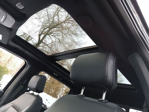 Used 2025 Ford F150 Lariat w/ Equipment Group 502A High image 11