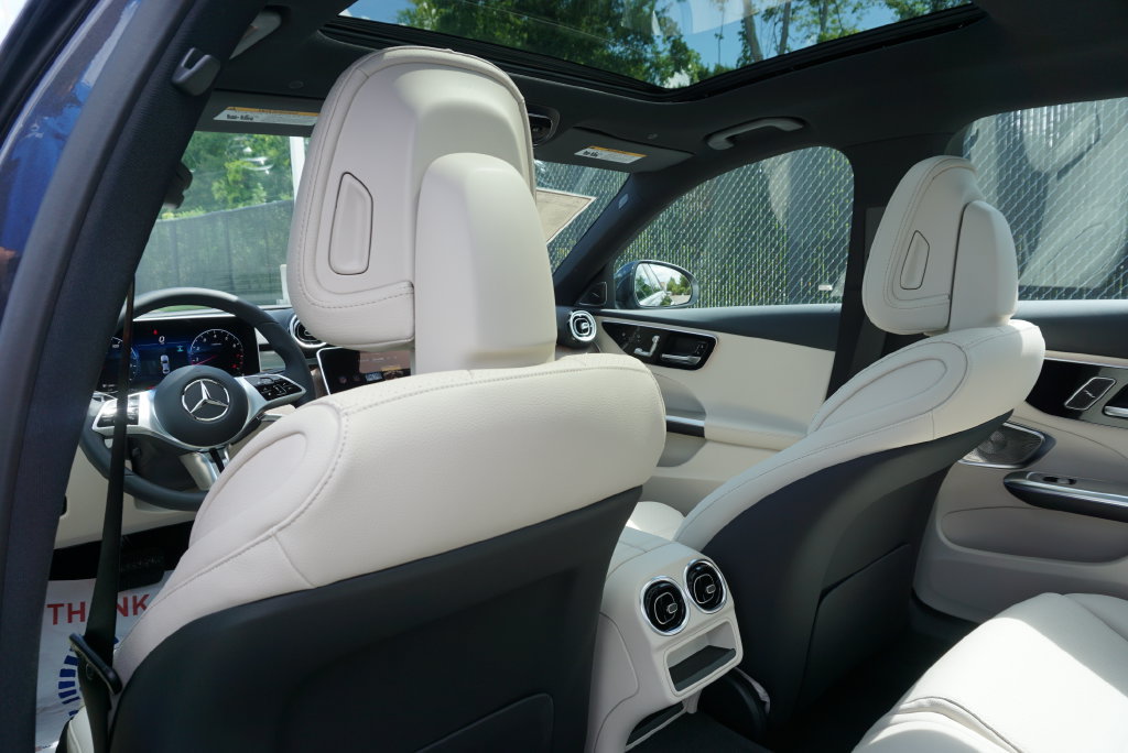 Used 2025 Mercedes-Benz C 300 4MATIC Sedan image 51