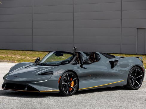 Used 2021 McLaren Elva RWD image 65