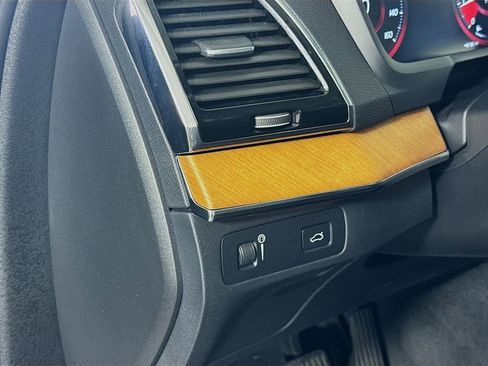 Used 2022 Volvo XC90 T6 Momentum w/ Advanced Package image 10