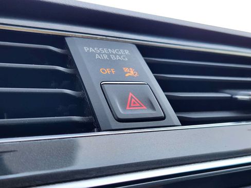 Used 2018 Volkswagen Tiguan SE w/ Panoramic Sunroof Package FWD image 20