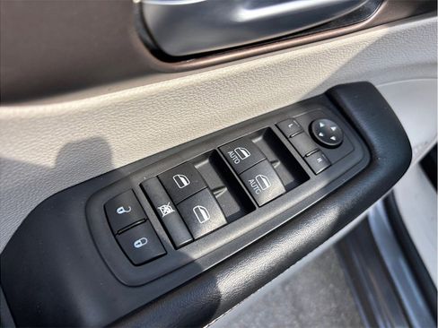 Used 2021 Chrysler Voyager Lxi FWD image 19