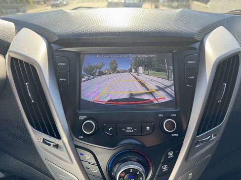 Used 2017 Hyundai Veloster image 10