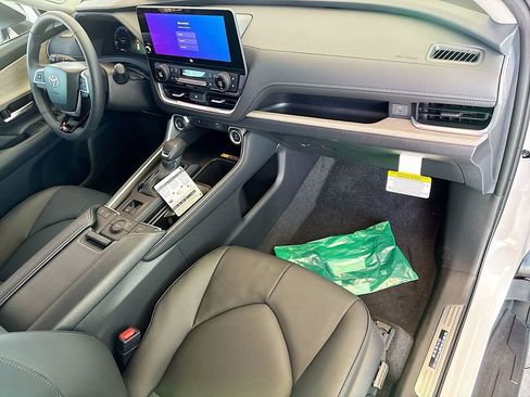 New 2026 Toyota Grand Highlander FWD image 17