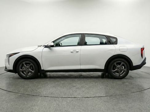 Used 2025 Kia K4 LXS FWD image 5