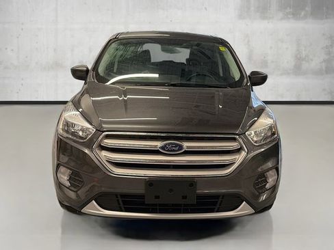Used 2019 Ford Escape SE image 2