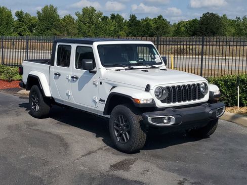 New 2025 Jeep Gladiator Sport image 2