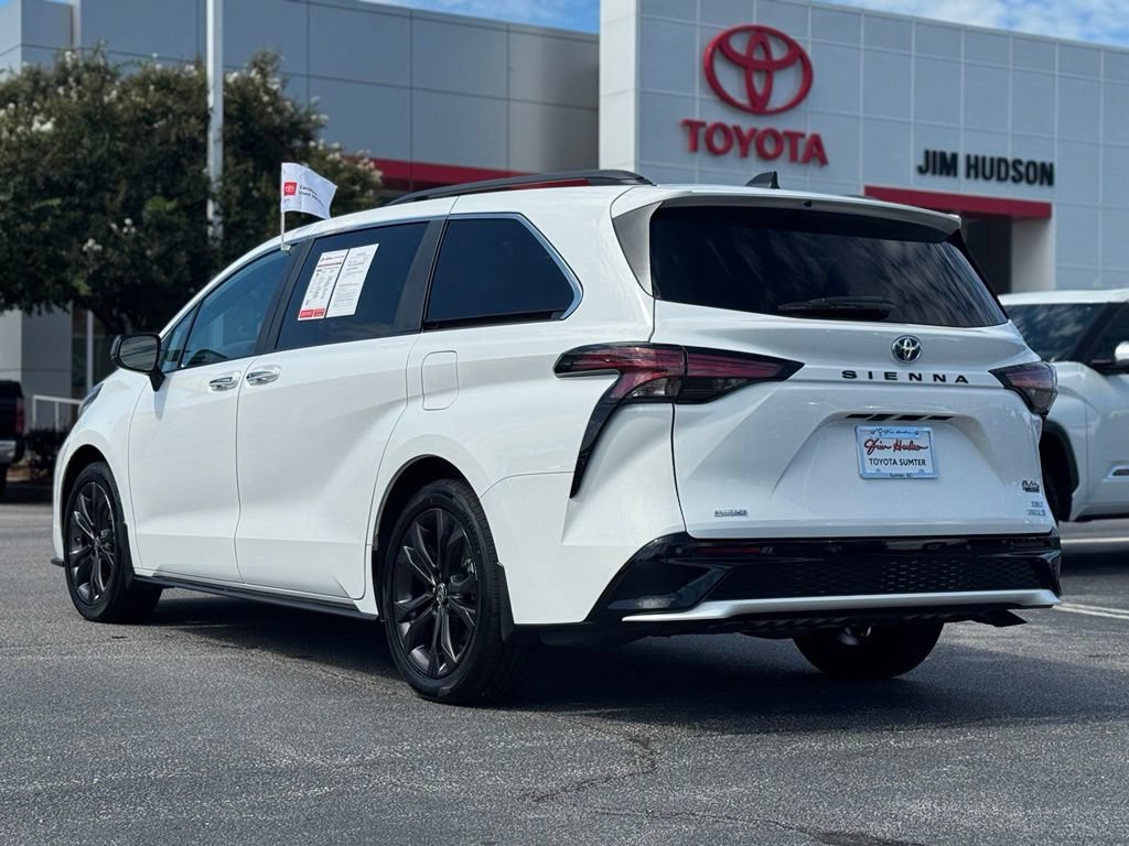 Used 2024 Toyota Sienna XSE FWD image 9