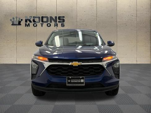 Used 2024 Chevrolet Trax LS w/ LS Convenience Package FWD image 3