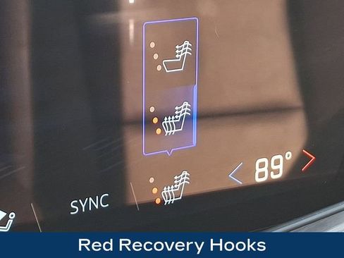 Used 2025 Chevrolet Suburban Z71 image 29