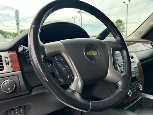 Used 2014 Chevrolet Suburban LT w/ Luxury Package AWD/4WD image 33