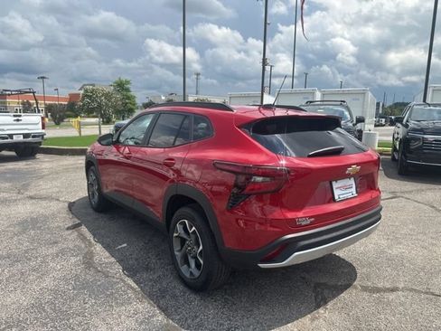New 2026 Chevrolet Trax LT w/ Driver Confidence Package FWD image 5