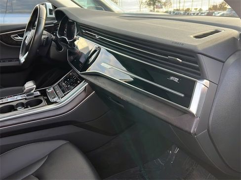 Used 2022 Audi Q8 Premium Plus w/ Premium Plus Package image 29