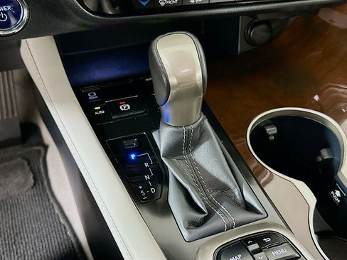 Used 2017 Lexus RX 450h AWD image 25