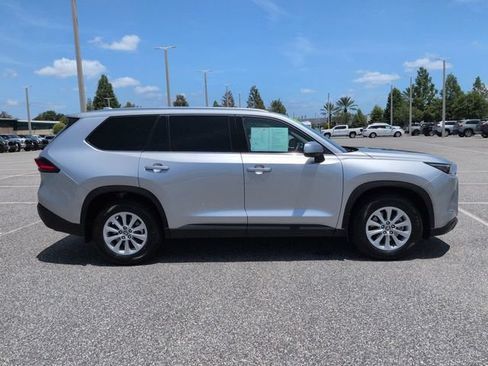 Certified 2024 Toyota Grand Highlander AWD image 3