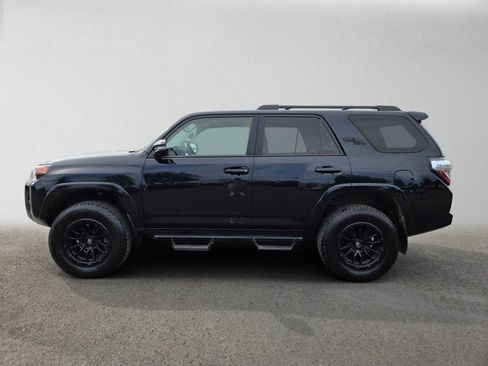 Certified 2022 Toyota 4Runner TRD Off-Road Premium AWD/4WD image 7