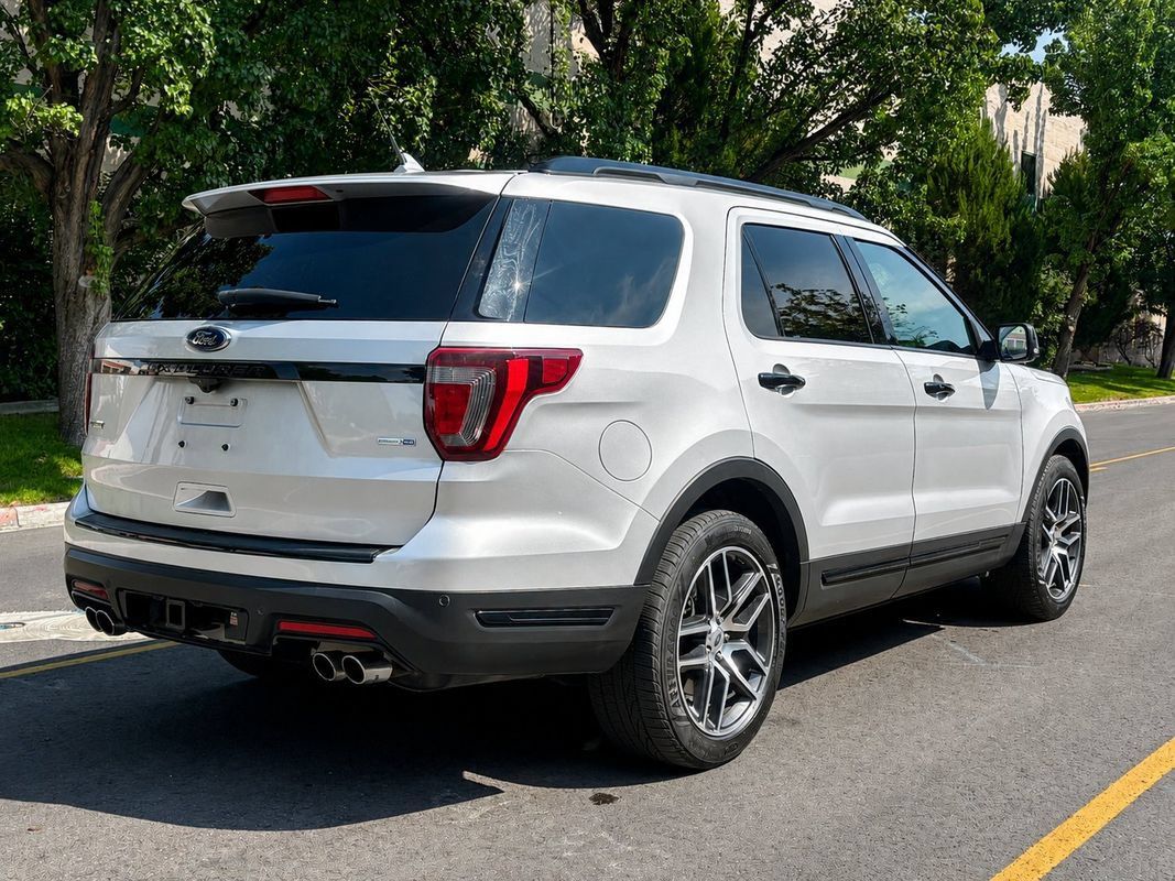 Used 2018 Ford Explorer Sport w/ Equipment Group 401A AWD/4WD image 5