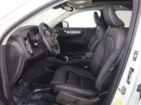 Used 2026 Volvo XC40 B5 Plus AWD/4WD image 12