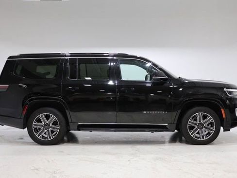 Used 2025 Jeep Wagoneer 4WD w/ Premium Group I image 9