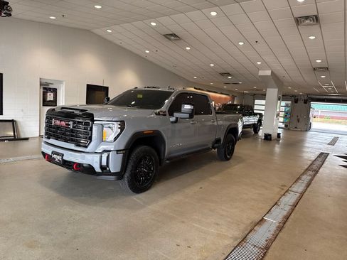 Used 2024 GMC Sierra 2500 AT4 w/ AT4 Premium Plus Package AWD/4WD image 3