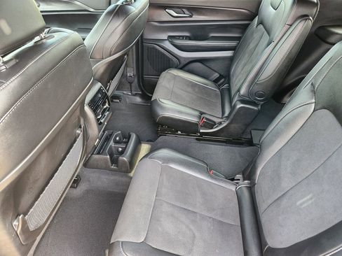 Used 2024 Jeep Grand Cherokee L Altitude AWD/4WD image 33