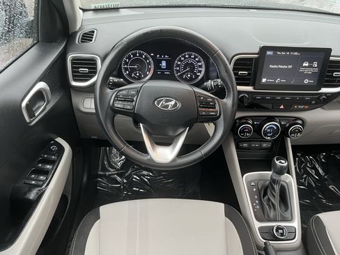 Certified 2022 Hyundai Venue SEL image 11
