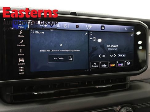 Used 2025 Jeep Wrangler Unlimited Sahara w/ Safety Group AWD/4WD image 18