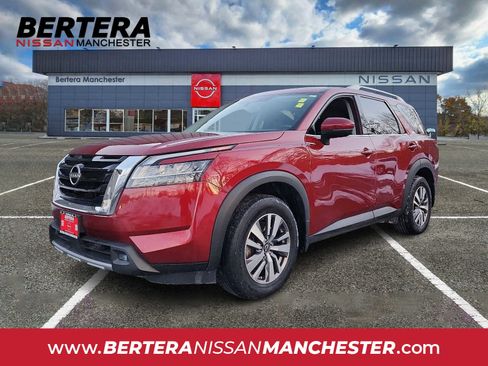 Used 2022 Nissan Pathfinder SL image 1