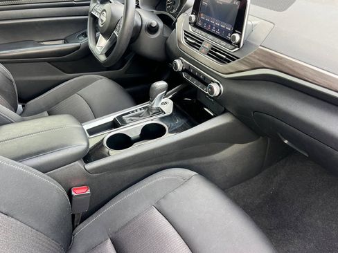 Used 2024 Nissan Altima 2.5 SV FWD image 18