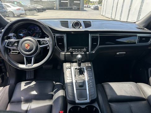 Used 2018 Porsche Macan AWD/4WD image 10